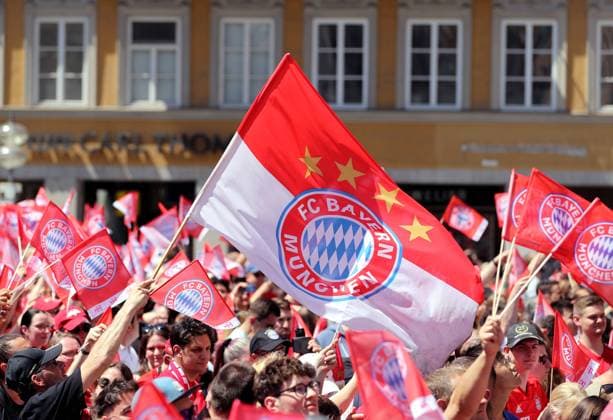 Munich, Germany 15 May 2022 football, men, season 2021 2022, FC Bayern Munich, championship celebration at Marienplatz, city hall A flag of FC Bayern is waved