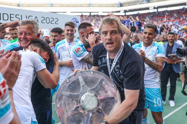 15 05 2022, football, 2021 2022 season, 2 Bundesliga, 34 matchday, 1 FC Nürnberg FC Schalke 04, head coach Mike Büskens FC Schalke 04 photo Tim Rehbein RHR PHOTO Nürnberg Max Morlock Stadium Bayern Germany xRHR PHOTO TRx