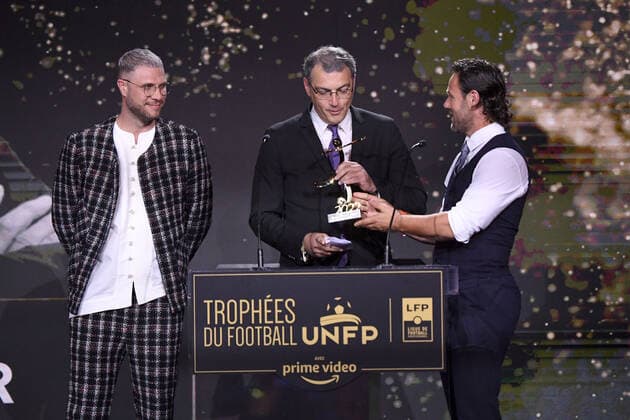 Fußball, Trophees UNFP Verleihung in Paris Damien COMOLLI (President Toulouse TFC) - Pierre BOUBY - Steve SAVIDAN during the Trophies UNFP ceremony at Pavillon Gabriel on May 15, 2022 in Paris, France. FOOTBALL : Trophees UNFP - Soiree - Paris - 15 05 2022 Pool FEP Panoramic 