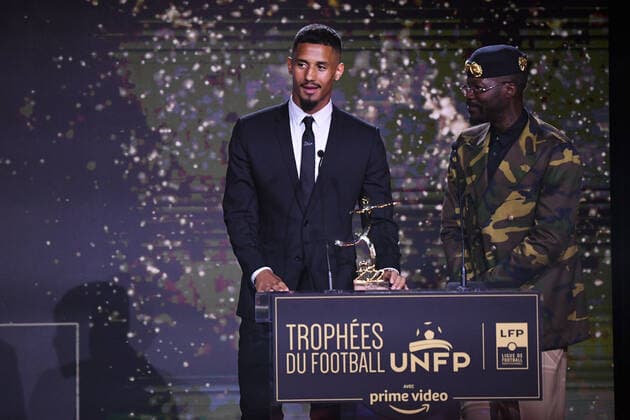 Fußball, Trophees UNFP Verleihung in Paris Djibril CISSE - 02 William SALIBA (om) during the Trophies UNFP ceremony at Pavillon Gabriel on May 15, 2022 in Paris, France. FOOTBALL : Trophees UNFP - Soiree - Paris - 15 05 2022 Pool FEP Panoramic 