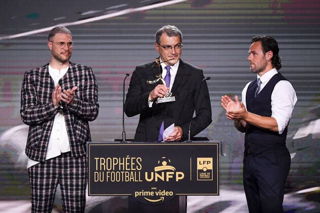 Fußball, Trophees UNFP Verleihung in Paris Damien COMOLLI (President Toulouse TFC) - Pierre BOUBY - Steve SAVIDAN during the Trophies UNFP ceremony at Pavillon Gabriel on May 15, 2022 in Paris, France. FOOTBALL : Trophees UNFP - Soiree - Paris - 15 05 2022 Pool FEP Panoramic 