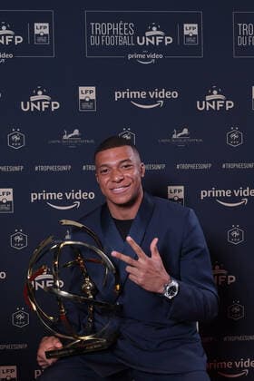 Fußball, Trophees UNFP Verleihung in Paris 07 Kylian MBAPPE (psg) during the Trophies UNFP ceremony at Pavillon Gabriel on May 15, 2022 in Paris, France. FOOTBALL : Trophees UNFP - Soiree - Paris - 15 05 2022 Pool FEP Panoramic 