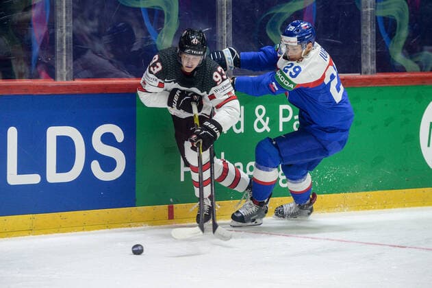 16 05 2022, Helsinki, Helsinki Ice Hall, 2022 IIHF Ice Hockey World Championship Slovakia Canada, 93 Kent Johnson Canada against 29 Michal Ivan Slovakia Helsinki Ice Hall Uusimaa Finland  Copyright: xJustPictures.ch AndreaxBrancax