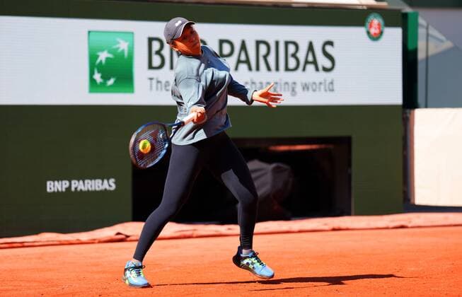 Mandatory Credit: Photo by Javier Garcia Shutterstock (12942464i) Naomi Osaka practices on Philippe Chatrier Court French Open Tennis, Tuesday Previews, Roland Garros, Paris, France - 17 May 2022 French Open Tennis, Tuesday Previews, Roland Garros, Paris, France - 17 May 2022  Copyright: xJavierxGarcia Shutterstockx 12942464i