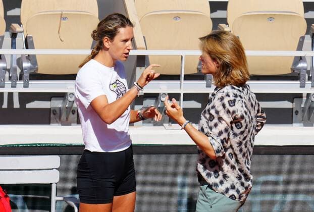 Mandatory Credit: Photo by Javier Garcia Shutterstock (12942464ak) French Open Tournament Director and former player Amelie Mauresmo chats with Victoria Azarenka before her practice session French Open Tennis, Tuesday Previews, Roland Garros, Paris, France - 17 May 2022 French Open Tennis, Tuesday Previews, Roland Garros, Paris, France - 17 May 2022  Copyright: xJavierxGarcia Shutterstockx 12942464ak