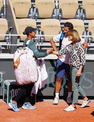 Mandatory Credit: Photo by Javier Garcia Shutterstock (12942464ap) French Open Tournament Director and former player Amelie Mauresmo greets Naomi Osaka after practice French Open Tennis, Tuesday Previews, Roland Garros, Paris, France - 17 May 2022 French Open Tennis, Tuesday Previews, Roland Garros, Paris, France - 17 May 2022  Copyright: xJavierxGarcia Shutterstockx 12942464ap