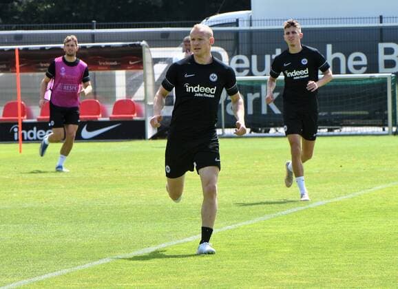 17 05 2022 Frankfurt am Main, Deutsche Bank Park Football, 1 Bundesliga, 2021 2022 season Eintracht Frankfurt training before the final Sebastian Rode 17, Eintracht Frankfurt Jesper Lindström 29, Eintracht Frankfurt emspor, DFL regulations prohibit any use of photographs as image sequences and or quasi video