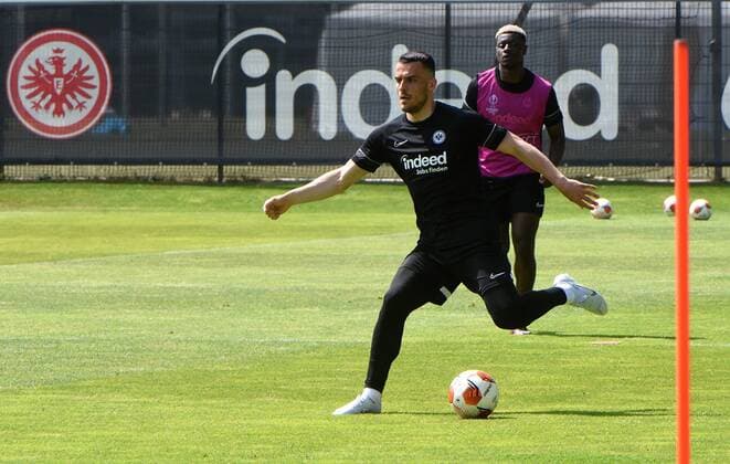 17 05 2022 Frankfurt am Main, Deutsche Bank Park Football, 1 Bundesliga, 2021 2022 season Eintracht Frankfurt training before the final Filip KostiÄ‡ 10, Eintracht Frankfurt Ragnar Ache 21, Eintracht Frankfurt emspor, DFL regulations prohibit any use of photographs as image sequences and or quasi video