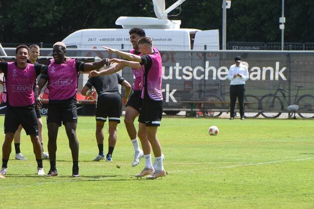 17 05 2022 Frankfurt am Main, Deutsche Bank Park Football, 1 Bundesliga, 2021 2022 season Eintracht Frankfurt training before the final bouncing Tuta Lucas Silva Melo Eintracht Frankfurt , Ragnar Ache 21, Eintracht Frankfurt , Aymane Barkok 27, Eintracht Frankfurt , Jesper Lindström 29, Eintracht Frankfurt emspor, DFL regulations prohibit any use of photographs as image sequences and or quasi video