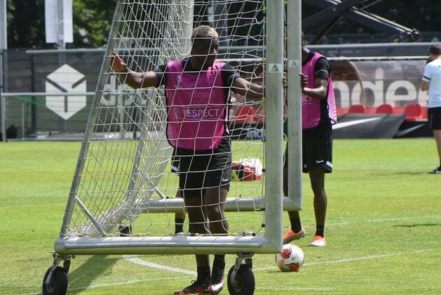 17 05 2022 Frankfurt am Main, Deutsche Bank Park Football, 1 Bundesliga, season 2021 2022 Eintracht Frankfurt training before the final Ragnar Ache 21, Eintracht Frankfurt emspor, DFL regulations prohibit any use of photographs as image sequences and or quasi video