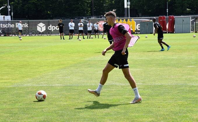 17 05 2022 Frankfurt am Main, Deutsche Bank Park Football, 1 Bundesliga, season 2021 2022 Eintracht Frankfurt training before the final Jesper Lindström 29, Eintracht Frankfurt emspor, DFL regulations prohibit any use of photographs as image sequences and or quasi video
