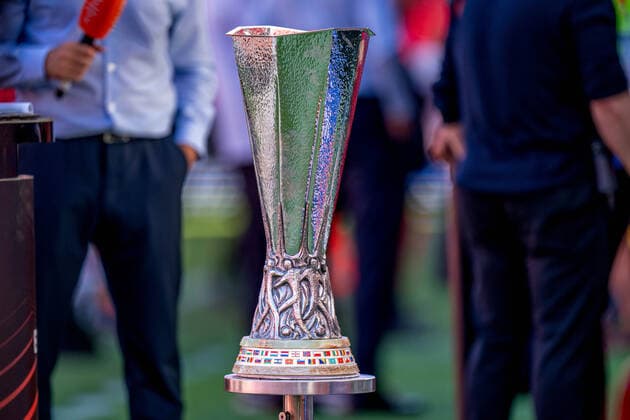 SOCCER - UEFA EL, Frankfurt vs Glasgow SEVILLA,SPAIN,17.MAY.22 - SOCCER - UEFA Europa League, final, Eintracht Frankfurt vs Glasgow Rangers, preview, training Glasgow. Image shows a feature with a trophy.  GEPAxpictures xJohannesxFriedl