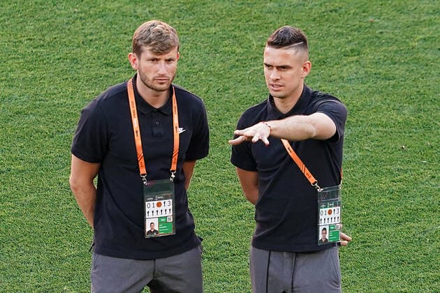Eintracht Francfort‹‹ s Christopher Lenz (l) and Filip Kostic during training session. May 17,2022. (20220517173)