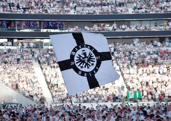 18 05 2022, xhbx, football UEFA Europa League Final 2022 public viewing, Eintracht Frankfurt Glasgow Rangers emspor, v l fans Eintracht Frankfurt, mood, scarves, banners, choreo DFL DFB REGULATIONS PROHIBIT ANY USE OF PHOTOGRAPHS as IMAGE SEQUENCES and or QUASI VIDEO Frankfurt am Main
