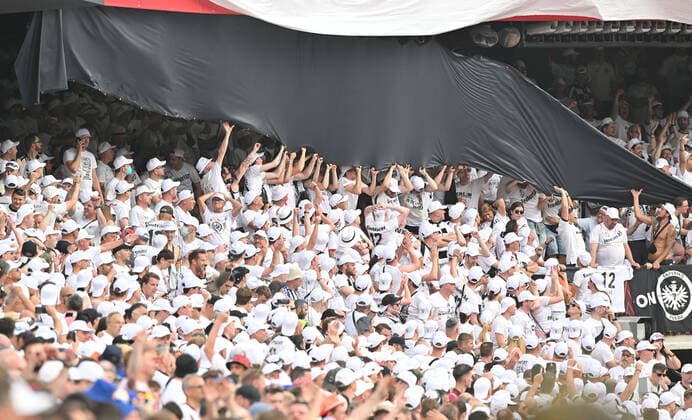 18 05 2022, xfux, football UEFA Europa League Final 2022, Eintracht Frankfurt Glasgow Rangers, emonline, emspor, v l fans Eintracht Frankfurt, mood, scarves, DFL DFB REGULATES PROHIBIT ANY USE OF PHOTOGRAPHS as IMAGE SEQUENCES and or QUASI VIDEO Sevilla