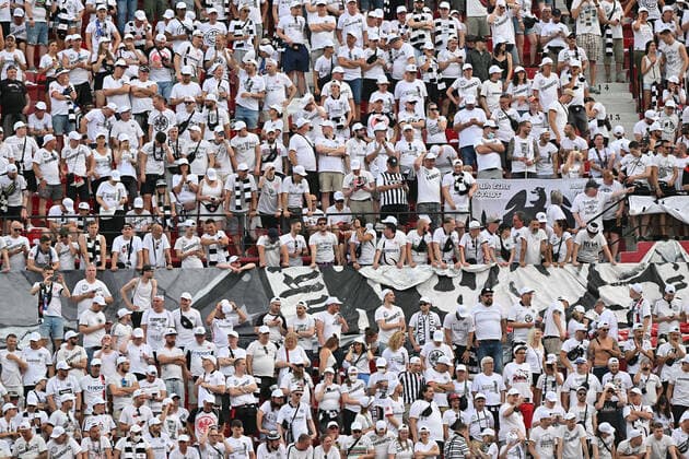 18 05 2022, xfux, football UEFA Europa League Final 2022, Eintracht Frankfurt Glasgow Rangers, emonline, emspor, v l fans Eintracht Frankfurt, mood, scarves, DFL DFB REGULATES PROHIBIT ANY USE OF PHOTOGRAPHS as IMAGE SEQUENCES and or QUASI VIDEO Sevilla