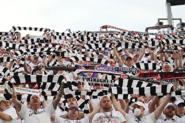 Eintracht fans with their scarves during the anthem of the police choir Frankfurt Eintracht from the Main Seville 18 05 2022 Eintracht Frankfurt vs Glasgow Rangers, UEFA Europa League Final, Ramon Sanchez Pizjuan Stadium Seville