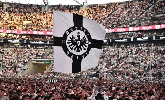 18 05 2022, xhbx, football UEFA Europa League Final 2022 public viewing, Eintracht Frankfurt Glasgow Rangers emspor, v l fans Eintracht Frankfurt, mood, scarves, banners, choreo DFL DFB REGULATIONS PROHIBIT ANY USE OF PHOTOGRAPHS as IMAGE SEQUENCES and or QUASI VIDEO Frankfurt am Main