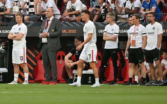 18 05 2022, xfux, football UEFA Europa League Final 2022, Eintracht Frankfurt Glasgow Rangers, emonline, emspor, v l Martin Hinteregger Eintracht Frankfurt zautz President Peter Fischer Eintracht Frankfurt Ajdin Hrustic Eintracht Frankfurt DFL DFB REGULATIONS PROHIBIT ANY USE OF PHOTOGRAPHS as IMAGE SEQUENCES and or QUASI VIDEO Sevilla