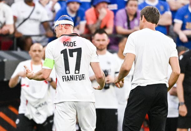 18 05 2022, xpsx, football UEFA Europa League Final 2022, Eintracht Frankfurt Glasgow Rangers v l Sebastian Rode Eintracht Frankfurt with laceration goes on DFL DFB REGULATIONS PROHIBIT ANY USE OF PHOTOGRAPHS as IMAGE SEQUENCES and or QUASI VIDEO emspor Sevilla