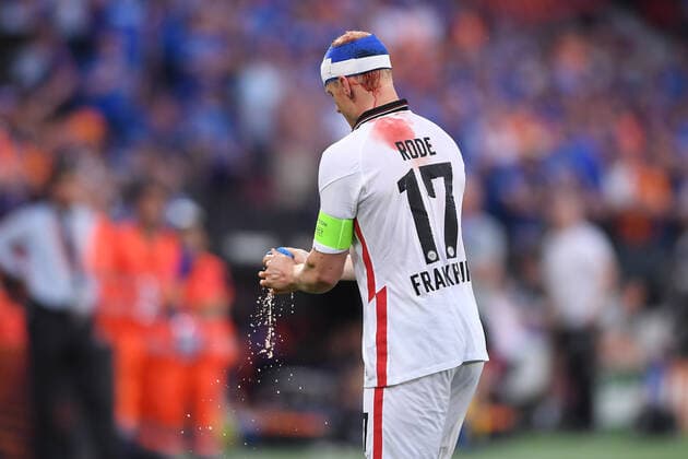 Soccer Europa League final Eintracht Frankfurt Glasgow Rangers on 18 05 2022 at Estadio Ramon Sanchez Pizjuan in Seville Sebastian Rode Frankfurt injured head xRx