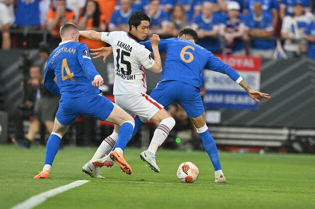18 05 2022, xfux, football UEFA Europa League Final 2022, Eintracht Frankfurt Glasgow Rangers, emonline, emspor, v l John Lundstram Glasgow Rangers Daichi Kamada Eintracht Frankfurt Connor Goldson Glasgow Rangers duel, action, battle for the ball DFL DFB REGULATIONS PROHIBIT ANY USE OF PHOTOGRAPHS AS IMAGE SEQUENCES AND OR QUASI VIDEO Sevilla