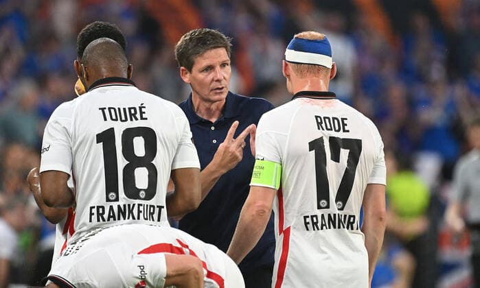 18 05 2022, xjhx, football UEFA Europa League final 2022, Eintracht Frankfurt Glasgow Rangers emspor, v l coach Oliver Glasner Eintracht Frankfurt zautz gestures gives instructions Almamy Toure Eintracht Frankfurt Sebastian Rode Eintracht Frankfurt DFL DFB REGULATIONS PROHIBIT ANY USE OF PHOTOGRAPHS as IMAGE SEQUENCES and or QUASI VIDEO Sevilla