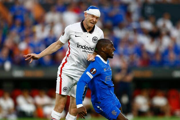 Sport Bilder des Tages ESP: Eintracht Frakfurt - Rangers FC. UEFA Europa League. Final. Sebastian Rode of Eintracht Frankfurt and Glen Kamara of Rangers FC during the UEFA Europa League, final match between Eintracht Frakfurt and Rangers FC played at Sanchez Pizjuan Stadium on May 18, 2022 in Sevilla, Spain. Copyright: xPRESSINPHOTOx AP_220518_014