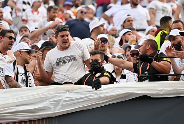 18 05 2022, xjhx, football UEFA Europa League Final 2022, Eintracht Frankfurt Glasgow Rangers emspor, v l fans Eintracht Frankfurt, atmosphere, scarves, stewards Security DFL DFB REGULATES PROHIBIT ANY USE OF PHOTOGRAPHS as IMAGE SEQUENCES and or QUASI VIDEO Sevilla
