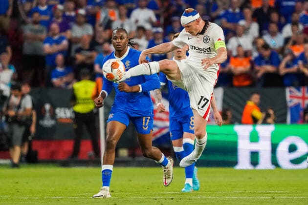 Sebastian Rode Eintracht Frankfurt continues with full commitment against Joe Aribo Glasgow Rangers Sevilla 18 05 2022 Eintracht Frankfurt vs Glasgow Rangers, UEFA Europa League Final, Ramon Sanchez Pizjuan Stadium Sevilla