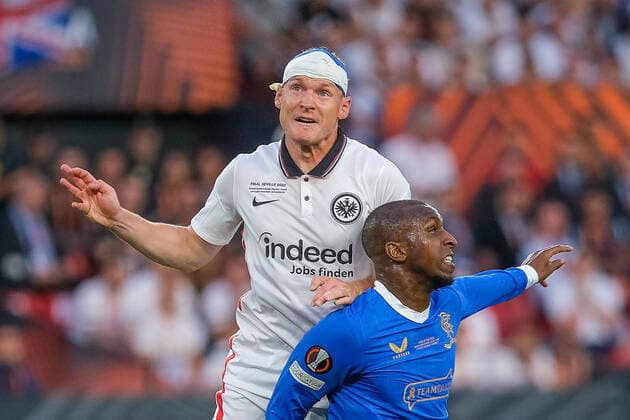 Sebastian Rode Eintracht Frankfurt, 17 in duel with Glen Kamara Glasgow Rangers, 18 , Eintracht Frankfurt vs Glasgow Rangers, football, Europa League, final, season 2021 2022, 18 05 2022, Eintracht Frankfurt vs Glasgow Rangers, football, Europa League, final, season 2021 2022, 18 05 2022 Sevilla Copyright: xEibner-Pressefotox EP_MBL