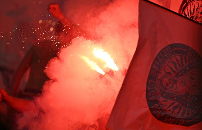 18 05 2022, xjhx, football UEFA Europa League Final 2022, Eintracht Frankfurt Glasgow Rangers emspor, v l Frankfurt fans Ultras spectators mood end pyrotechnics Bengalos fire Boeller bengal lights DFL DFB REGULATES PROHIBIT ANY USE OF PHOTOGRAPHS as IMAGE SEQUENCES and or QUASI VIDEO Sevilla
