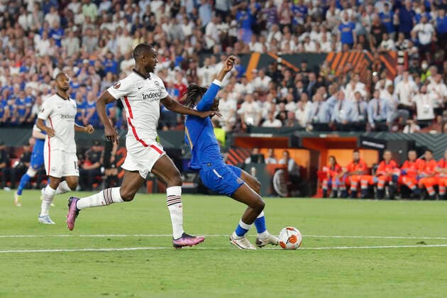 Eintracht Frankfurt v Rangers UEFA Europa League Joe Aribo of Rangers scores his sides 1st goal during the UEFA Europa League Final between Eintracht Frankfurt and Rangers at Ramon Sanchez Pizjuan Stadium, Seville Content Not Available For UK Newspapers Copyright: xPaulxChestertonx FIL-16924-0071 UK Newspapers OUT