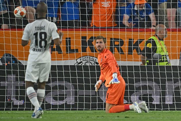 18 05 2022, xjhx, football UEFA Europa League Final 2022, Eintracht Frankfurt Glasgow Rangers emspor, v l Joe Aribo Glasgow Rangers scores the Goal 0 1 Almamy Toure Eintracht Frankfurt Kevin Trapp Eintracht Frankfurt DFL DFB REGULATIONS PROHIBIT ANY USE OF PHOTOGRAPHS as IMAGE SEQUENCES and or QUASI VIDEO Sevilla