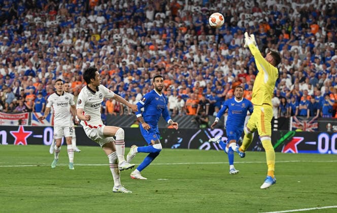 18 05 2022, xjhx, football UEFA Europa League final 2022, Eintracht Frankfurt Glasgow Rangers emspor, v l goal chance Daichi Kamada Eintracht Frankfurt DFL DFB REGULATIONS PROHIBIT ANY USE OF PHOTOGRAPHS as IMAGE SEQUENCES and or QUASI VIDEO Sevilla