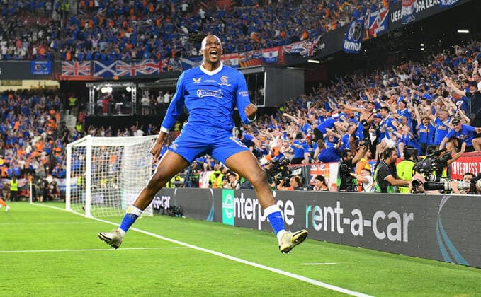 18 05 2022, xfux, football UEFA Europa League Final 2022, Eintracht Frankfurt Glasgow Rangers, emonline, emspor, v l goal celebration after goal to celebrate the goal celebrate 0 1 by Joe Aribo Glasgow Rangers DFL DFB REGULATIONS PROHIBIT ANY USE OF PHOTOGRAPHS as IMAGE SEQUENCES and or QUASI VIDEO Sevilla