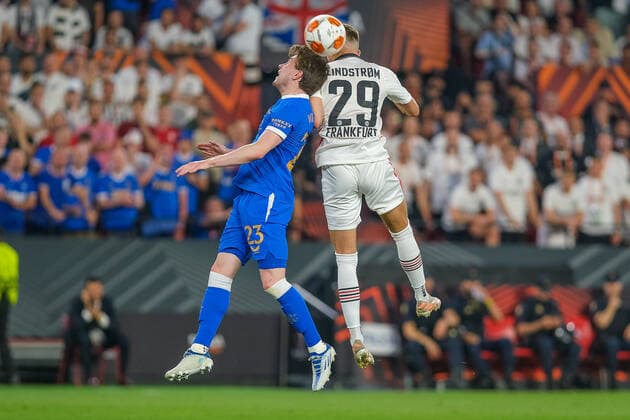 Jesper Lindstroem Eintracht Frankfurt, 29 in header duel with Scott Wright Glasgow Rangers, 23 , Eintracht Frankfurt vs Glasgow Rangers, football, Europa League, final, 2021 2022 season, 18 05 2022, Eintracht Frankfurt vs Glasgow Rangers, football, Europa League, final, 2021 2022 season, 18 05 2022 Sevilla Copyright: xEibner-Pressefotox EP_MBL