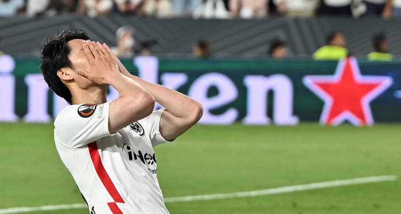 18 05 2022, xjhx, football UEFA Europa League final 2022, Eintracht Frankfurt Glasgow Rangers emspor, v l Daichi Kamada Eintracht Frankfurt disappointed sad frustrated dissapointed DFL DFB REGULATES PROHIBIT ANY USE OF PHOTOGRAPHS as IMAGE SEQUENCES and or QUASI VIDEO Sevilla