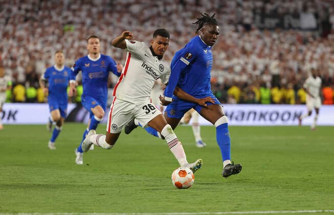 18 05 2022, Football UEFA Europa League Final in Seville, Eintracht Frankfurt Glasgow Rangers FC, emonline, emspor, v l , Ansgar Knauff Eintracht Frankfurt , Calvin Bassey Glasgow Rangers FC DFL DFB REGULATIONS PROHIBIT ANY USE OF PHOTOGRAPHS AS IMAGE SEQUENCES AND OR QUASI VIDEO xdcx Copyright: HMBxMedia