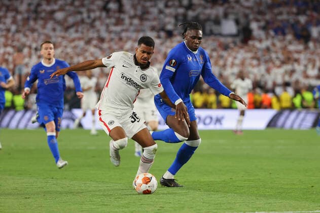 18 05 2022, Football UEFA Europa League Final in Seville, Eintracht Frankfurt Glasgow Rangers FC, emonline, emspor, v l , Ansgar Knauff Eintracht Frankfurt , Calvin Bassey Glasgow Rangers FC DFL DFB REGULATIONS PROHIBIT ANY USE OF PHOTOGRAPHS AS IMAGE SEQUENCES AND OR QUASI VIDEO xdcx Copyright: HMBxMedia