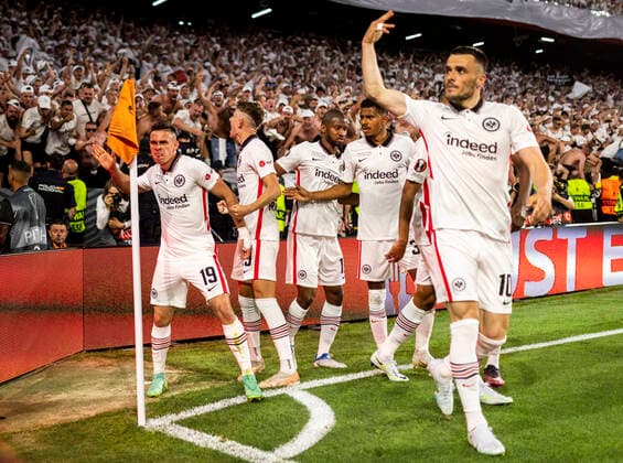 Goal celebration Rafael Borre FRA Jesper Lindström FRA Filip Kostic FRA Eintracht Frankfurt Glasgow Rangers 18 05 2022, football season 2021 22 Photo Moritz Müller