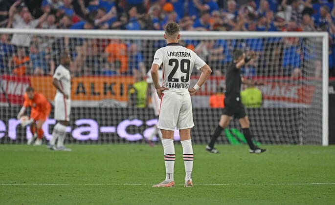 18 05 2022, xjhx, football UEFA Europa League Final 2022, Eintracht Frankfurt Glasgow Rangers emspor, v l Jesper Lindström Lindstroem Eintracht Frankfurt disappointed sad frustrated dissapointed after the goal to 0 1 by Joe Aribo Glasgow Rangers DFL DFB REGULATIONS PROHIBIT ANY USE OF PHOTOGRAPHS as IMAGE SEQUENCES and or QUASI VIDEO Sevilla