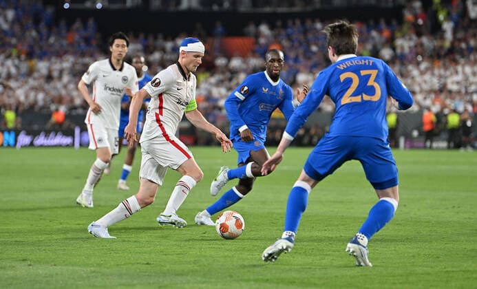 18 05 2022, xfux, football UEFA Europa League Final 2022, Eintracht Frankfurt Glasgow Rangers, emonline, emspor, v l Sebastian Rode Eintracht Frankfurt Scott Wright Glasgow Rangers DFL DFB REGULATES PROHIBIT ANY USE OF PHOTOGRAPHS as IMAGE SEQUENCES and or QUASI VIDEO Sevilla