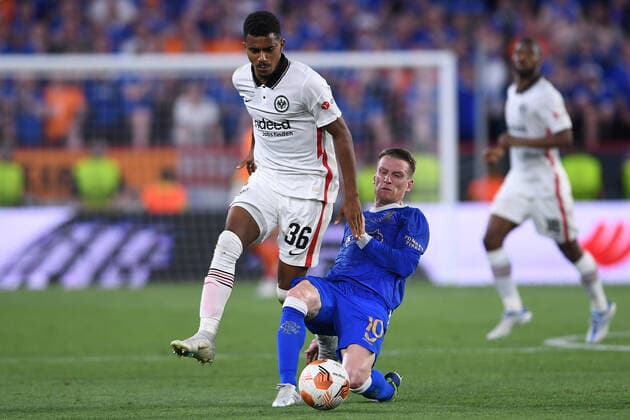 Soccer Europa League Final Eintracht Frankfurt Glasgow Rangers on 18 05 2022 at Estadio Ramon Sanchez Pizjuan in Seville Ansgar Knauff Frankfurt , left Steven Davis Glasgow , right xHDx