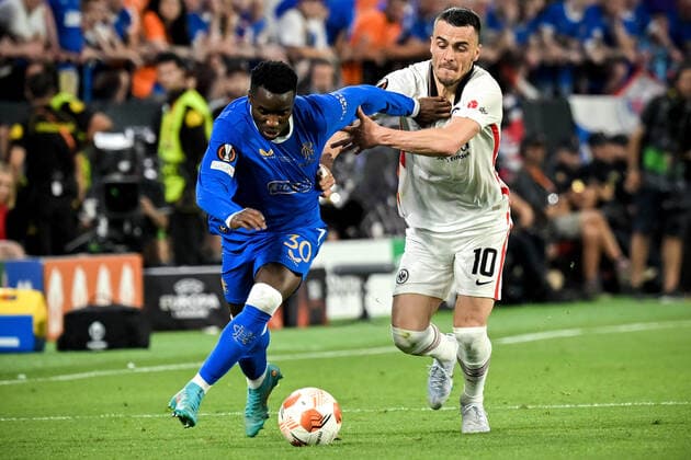 Sevilla, Estadio Ramon Sanchez Pizjuan, 18 05 22, ESP, Men, UEFA Europa League Final, Season 2021 2022, Eintracht Frankfurt Glasgow Rangers Picture L R Fashion Sakala Glasgow Rangers vs Filip Kostic Frankfurt Only for journalistic use Only for editorial use According to UEFA regulations it is prohibited, UEFA regulations prohibit any use of photographs as image sequences and or quasi video Andalusia Spain