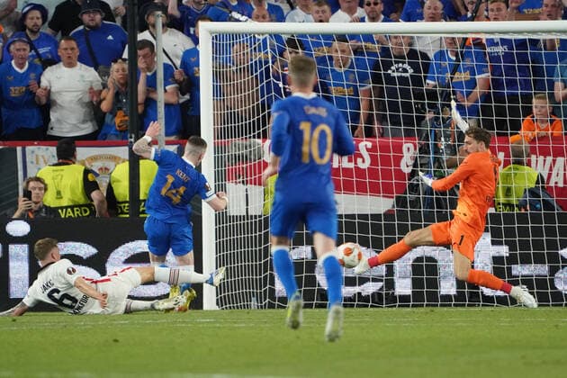 Brilliant save goalkeeper Kevin Trapp Eintracht Frankfurt vs Ryan Kent Glasgow Rangers Sevilla 18 05 2022 Eintracht Frankfurt vs Glasgow Rangers, UEFA Europa League Final, Ramon Sanchez Pizjuan Stadium Sevilla