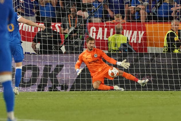 Goalkeeper Kevin Trapp Eintracht Frankfurt stop Sevilla 18 05 2022 Eintracht Frankfurt vs Glasgow Rangers, UEFA Europa League Final, Ramon Sanchez Pizjuan Stadium Sevilla