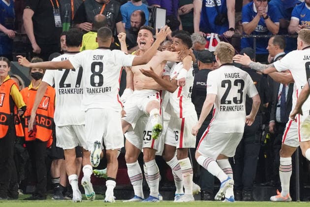 Victory celebrations for Rafael Santos Borre Eintracht Frankfurt Sevilla 18 05 2022 Eintracht Frankfurt vs Glasgow Rangers, UEFA Europa League Final, Ramon Sanchez Pizjuan Stadium Sevilla