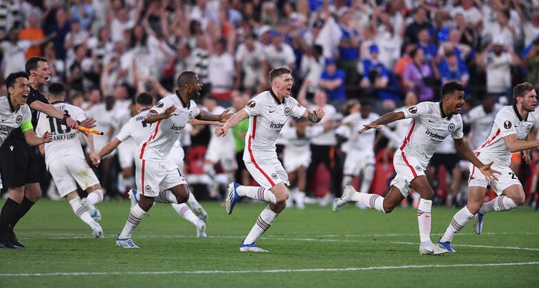 Soccer Europa League Final Eintracht Frankfurt Glasgow Rangers on 18 05 2022 at Estadio Ramon Sanchez Pizjuan in Seville Frankfurt players celebrate winning the UEFA Cup xHDx