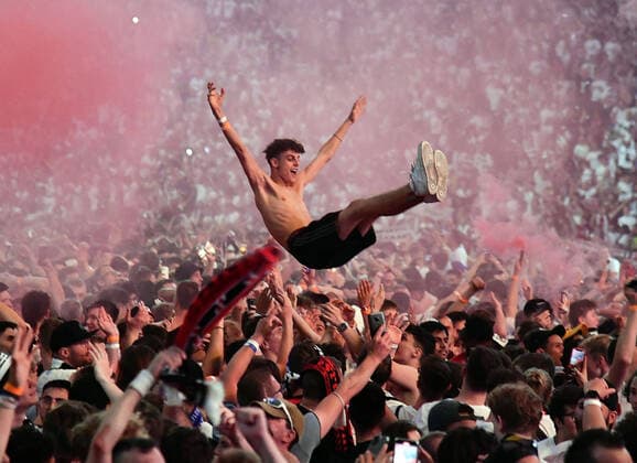 Bilder des Jahres 2022, Sport 05 Mai Sport Themen der Woche KW20 Sport Bilder des Tages 18.05.2022, xhbx, Fussball UEFA Europa League Finale 2022 Public Viewing, Eintracht Frankfurt - Glasgow Rangers emspor, v.l. Eintracht Frankfurt Fans jubeln jubelt nach Spielende. (DFL DFB REGULATIONS PROHIBIT ANY USE OF PHOTOGRAPHS as IMAGE SEQUENCES and or QUASI-VIDEO) Frankfurt am Main *** 18 05 2022, xhbx, football UEFA Europa League Final 2022 Public Viewing, Eintracht Frankfurt Glasgow Rangers emspor, v l Eintracht Frankfurt fans cheer jubilant after the end of the game DFL DFB REGULATES PROHIBIT ANY USE OF PHOTOGRAPHS as IMAGE SEQUENCES and or QUASI VIDEO Frankfurt am Main